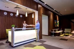 Clemenceau Avenue (D9), Retail #533247761